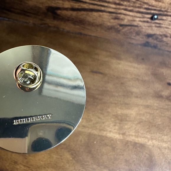 Burberry London Limited Edition Beauty Button Pin - Picture 2 of 4